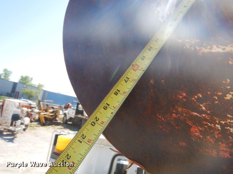 image for item DS5611 1994 International 4900  digger derrick truck