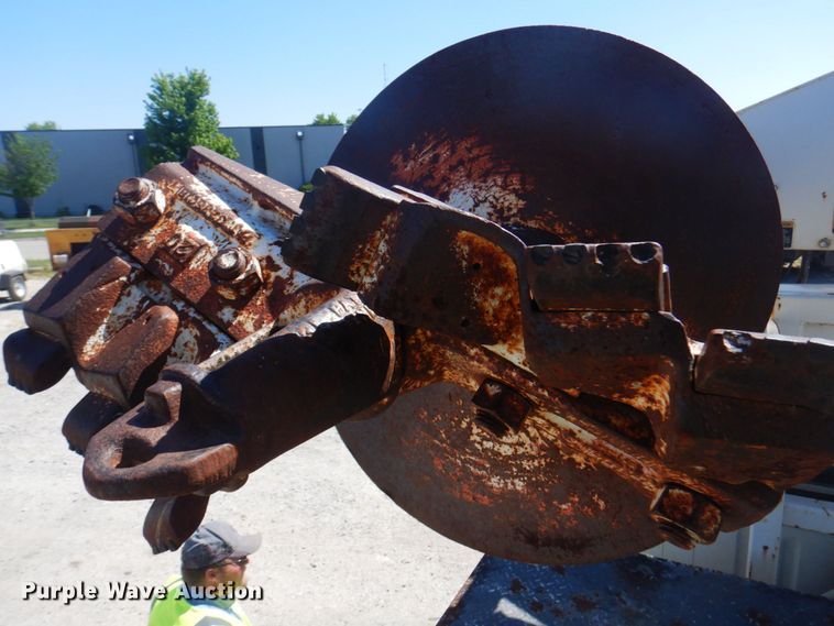 image for item DS5611 1994 International 4900  digger derrick truck