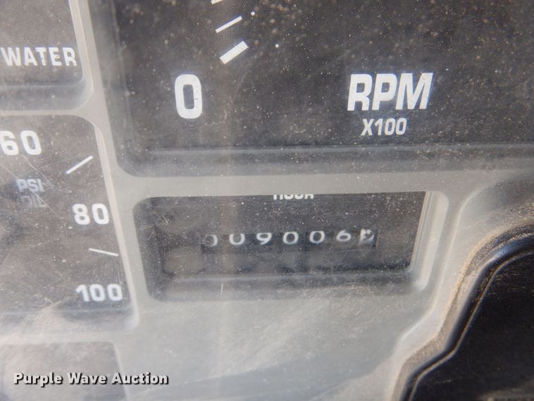 image for item DS5611 1994 International 4900  digger derrick truck