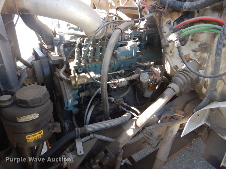 image for item DS5611 1994 International 4900  digger derrick truck