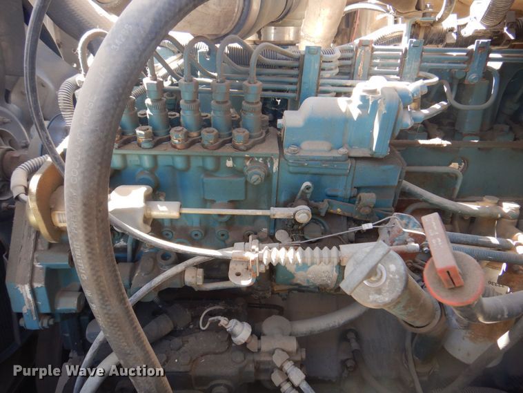 image for item DS5611 1994 International 4900  digger derrick truck