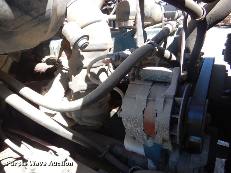 image for item DS5611 1994 International 4900  digger derrick truck