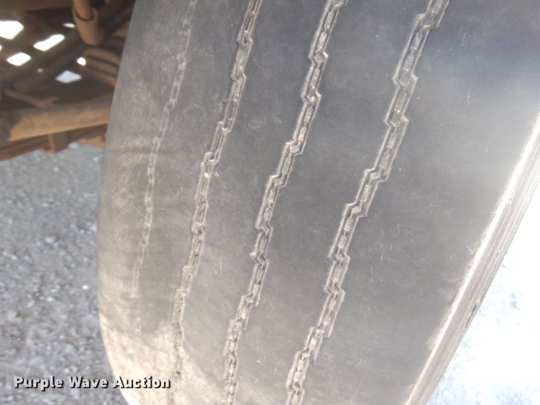 image for item DS5611 1994 International 4900  digger derrick truck