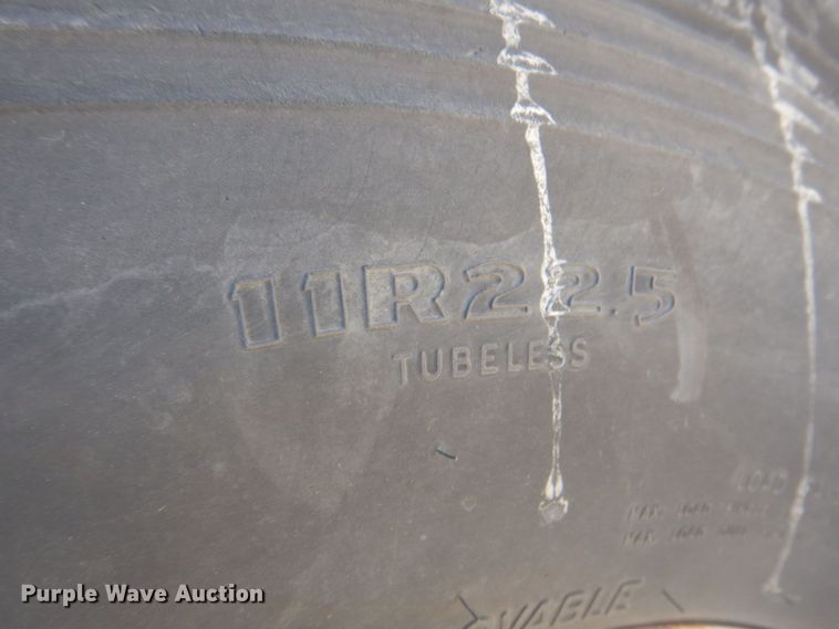 image for item DS5611 1994 International 4900  digger derrick truck