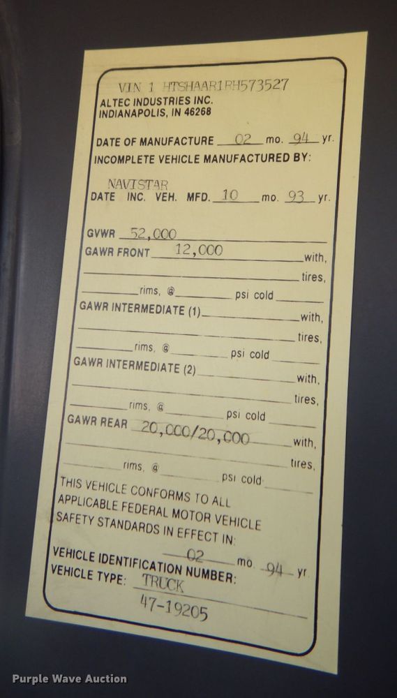image for item DS5611 1994 International 4900  digger derrick truck