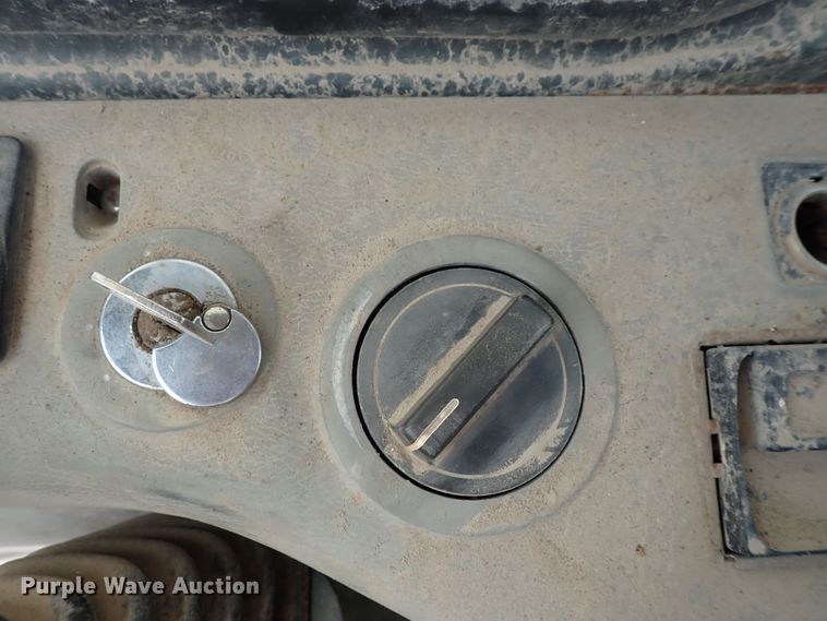 image for item DS7071 1994 Komatsu PC200LC-6L  excavator