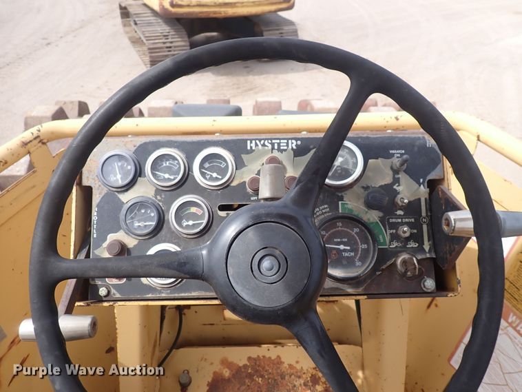 image for item DS7073 Hyster C852B  single drum vibratory roller