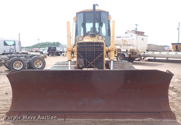 image for item DS7074 1999 John Deere 750C LGP  dozer