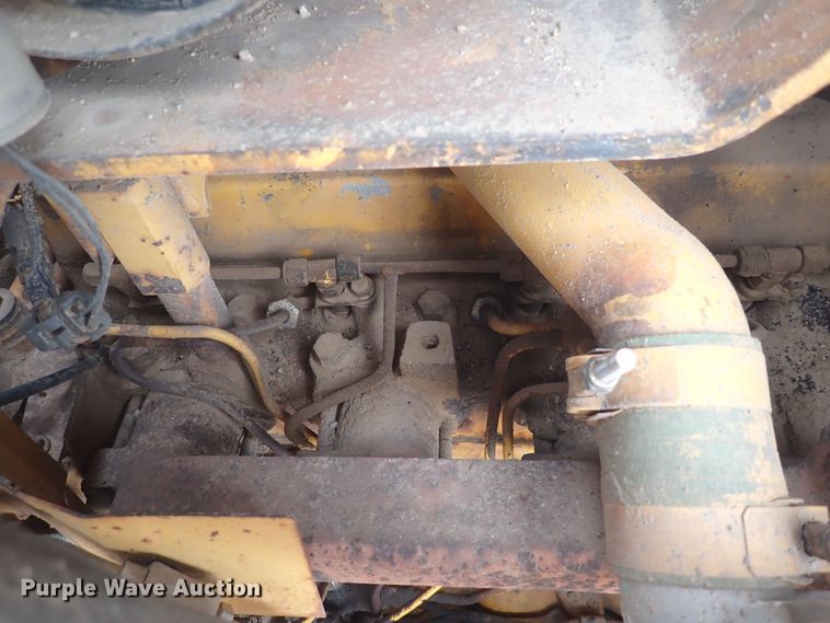 image for item DS7074 1999 John Deere 750C LGP  dozer