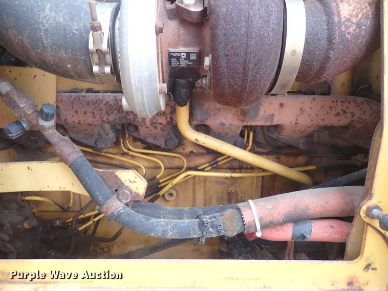 image for item DS7074 1999 John Deere 750C LGP  dozer