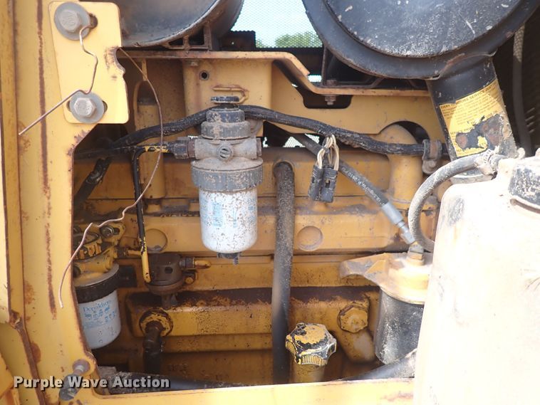 image for item DS7074 1999 John Deere 750C LGP  dozer