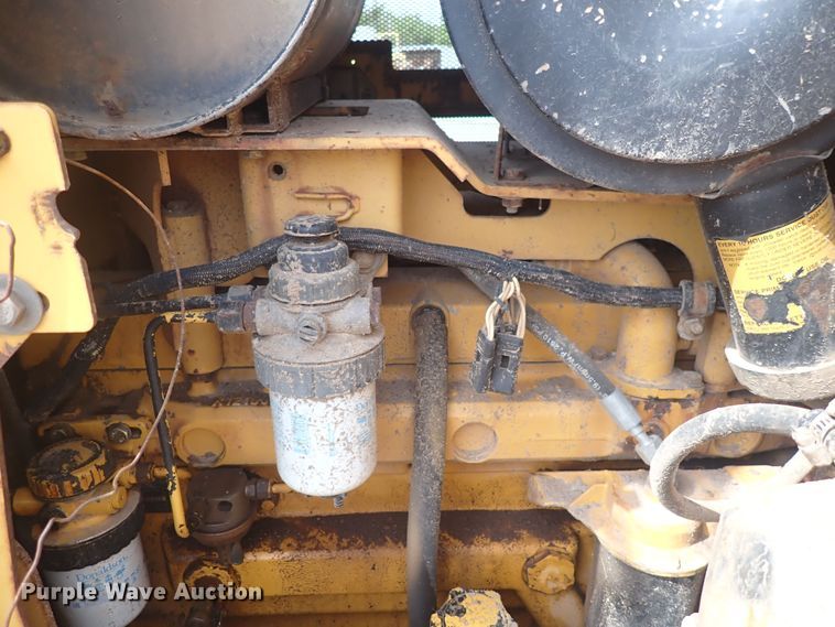 image for item DS7074 1999 John Deere 750C LGP  dozer