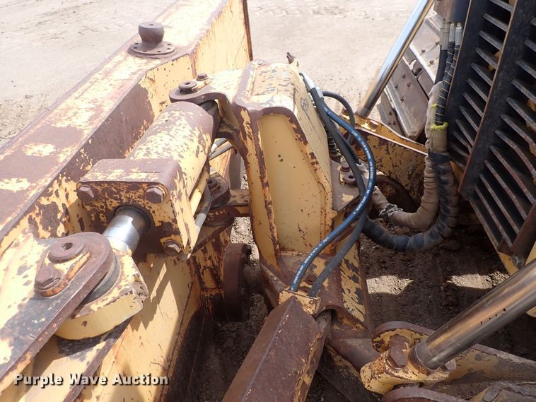 image for item DS7074 1999 John Deere 750C LGP  dozer
