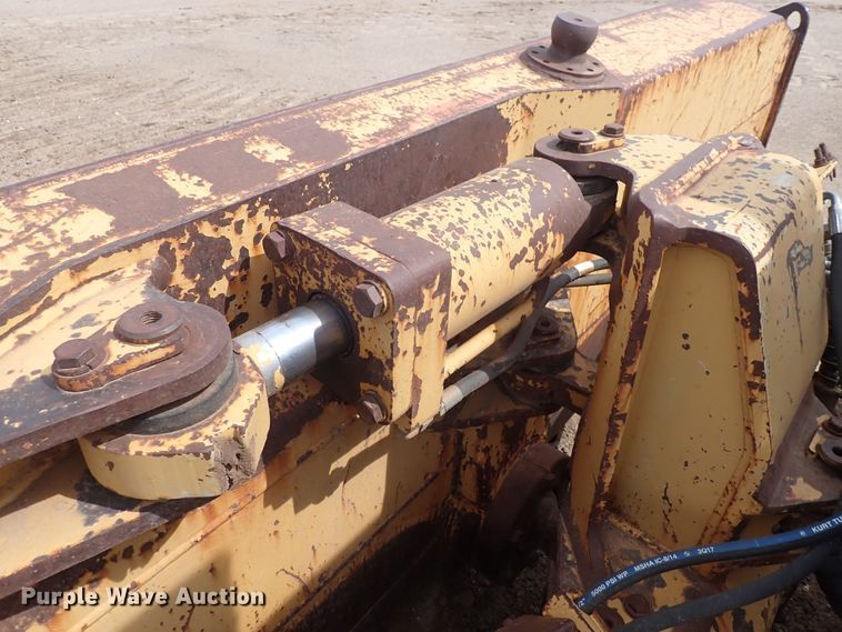 image for item DS7074 1999 John Deere 750C LGP  dozer