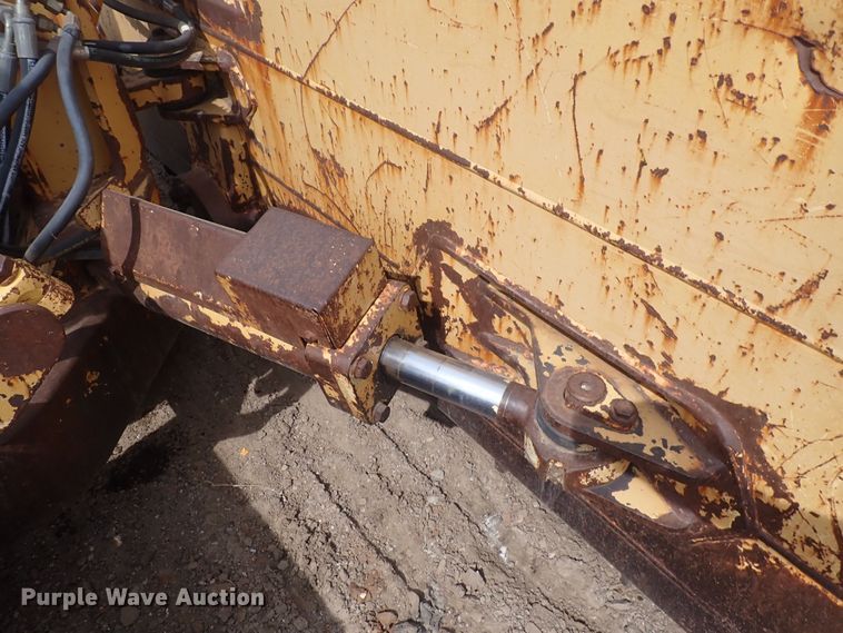 image for item DS7074 1999 John Deere 750C LGP  dozer