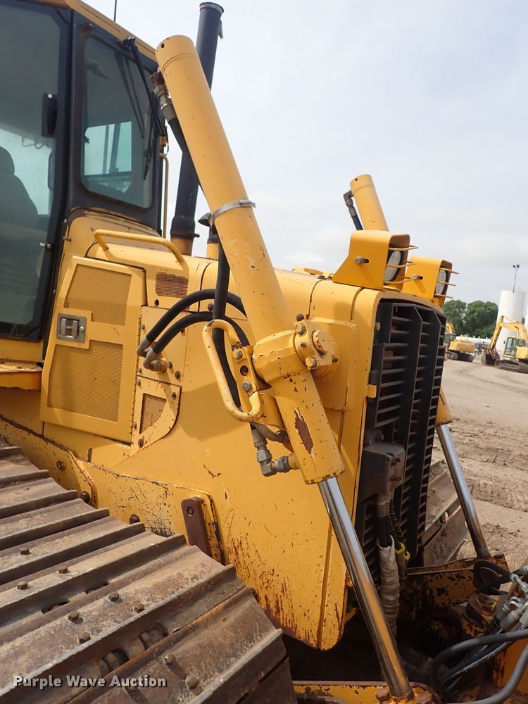 image for item DS7074 1999 John Deere 750C LGP  dozer