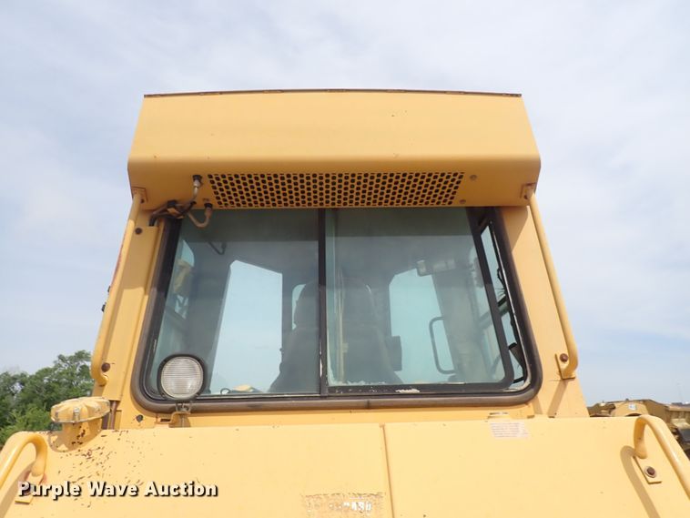 image for item DS7074 1999 John Deere 750C LGP  dozer