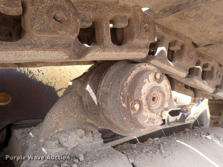 image for item DS7074 1999 John Deere 750C LGP  dozer