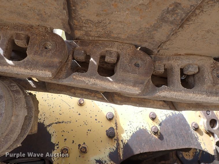 image for item DS7074 1999 John Deere 750C LGP  dozer