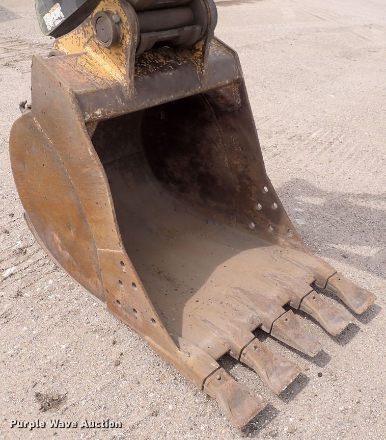 image for item DS7075 2006 John Deere 160C LC  excavator