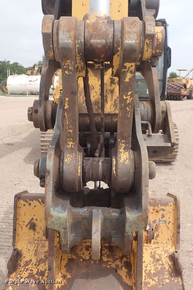 image for item DS7075 2006 John Deere 160C LC  excavator