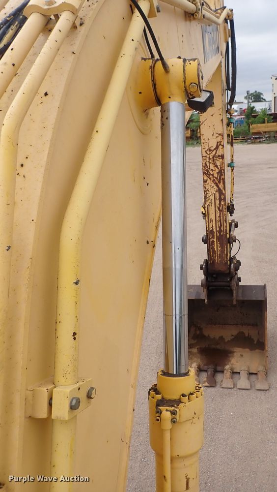 image for item DS7076 2003 Kobelco SK210LC  excavator