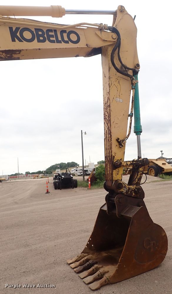 image for item DS7076 2003 Kobelco SK210LC  excavator