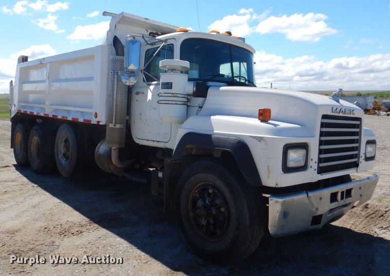 image for item DS8038 1995 Mack RD690S  dump truck
