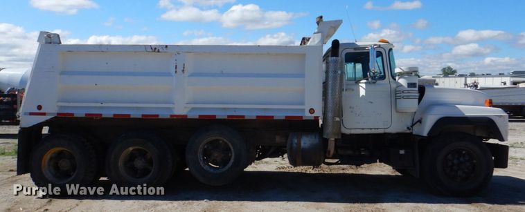 image for item DS8038 1995 Mack RD690S  dump truck