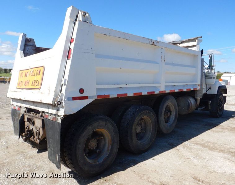 image for item DS8038 1995 Mack RD690S  dump truck