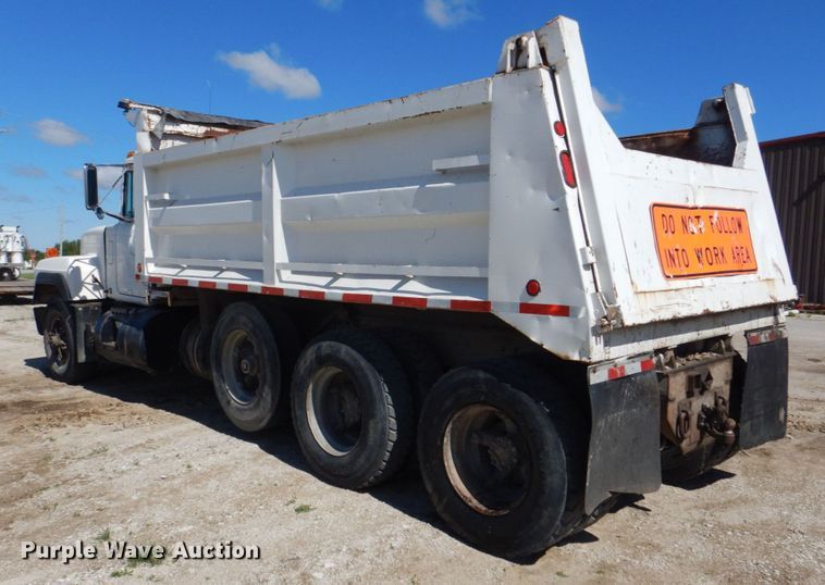 image for item DS8038 1995 Mack RD690S  dump truck