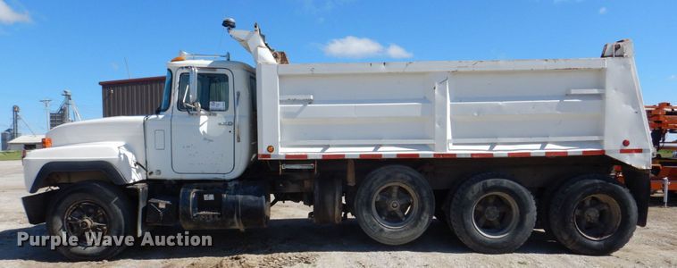 image for item DS8038 1995 Mack RD690S  dump truck