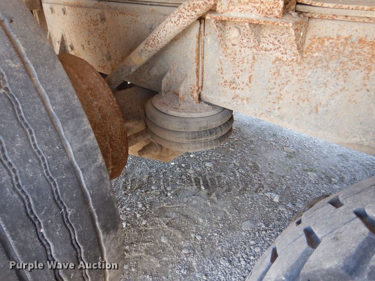 image for item DS8038 1995 Mack RD690S  dump truck