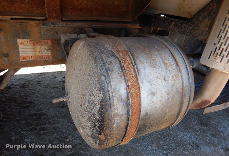 image for item DS8038 1995 Mack RD690S  dump truck