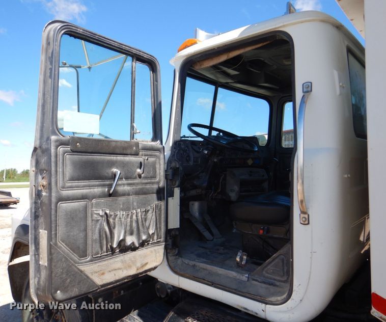 image for item DS8038 1995 Mack RD690S  dump truck
