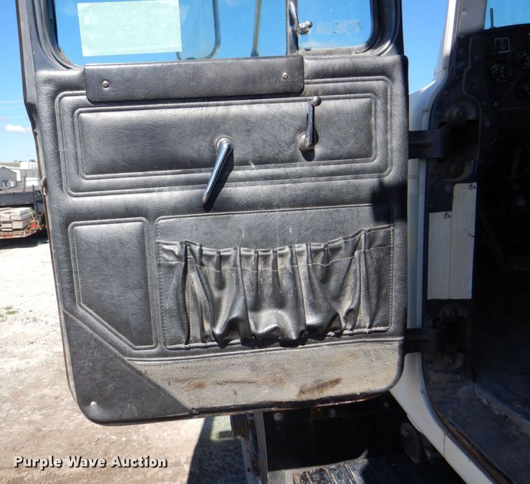 image for item DS8038 1995 Mack RD690S  dump truck