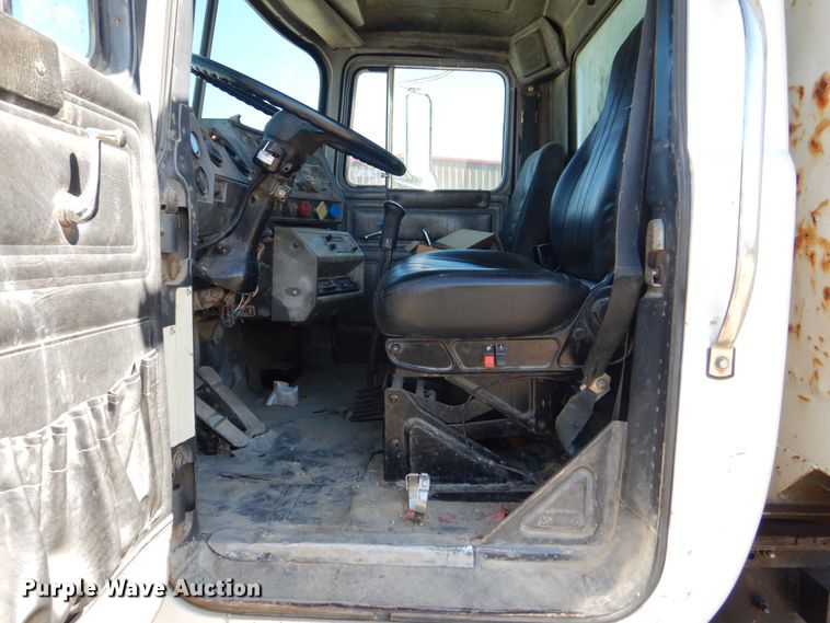 image for item DS8038 1995 Mack RD690S  dump truck