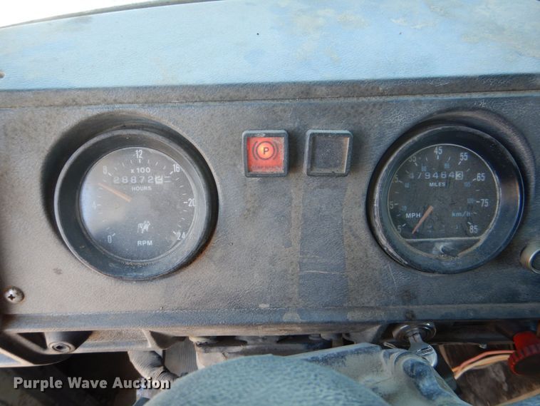 image for item DS8038 1995 Mack RD690S  dump truck