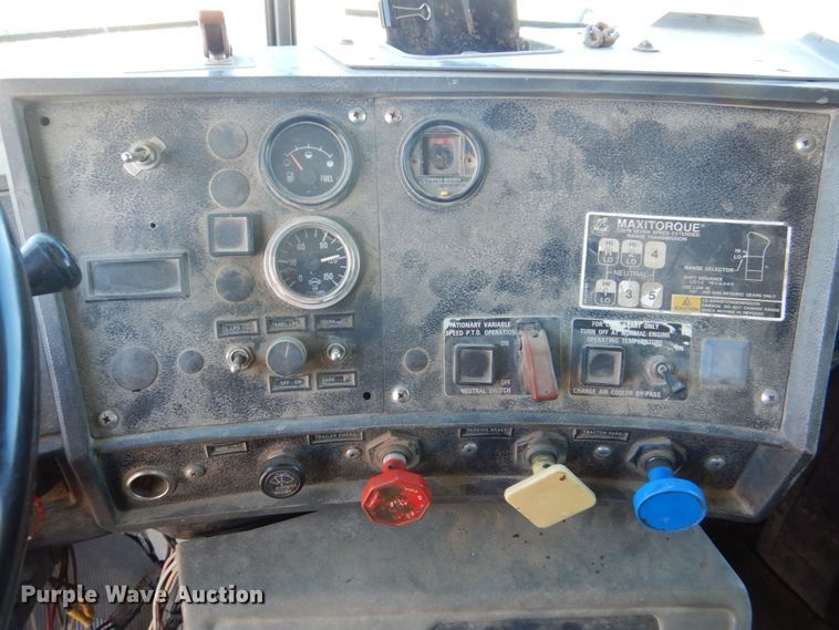 image for item DS8038 1995 Mack RD690S  dump truck