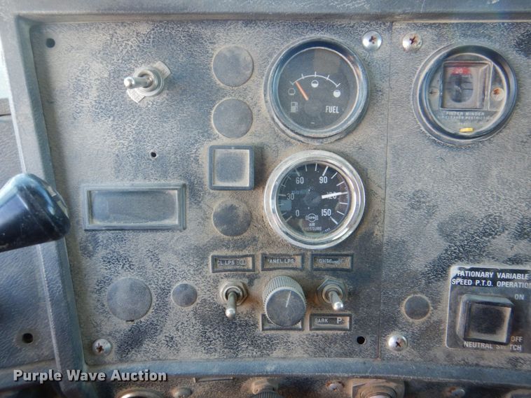 image for item DS8038 1995 Mack RD690S  dump truck