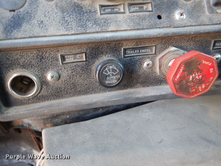 image for item DS8038 1995 Mack RD690S  dump truck