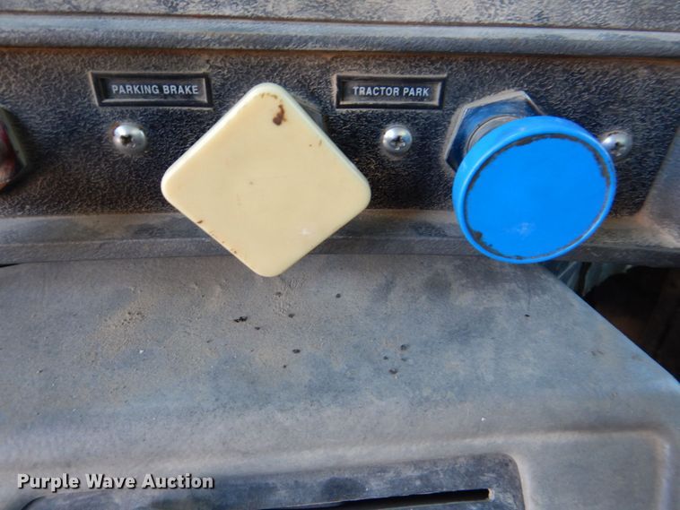 image for item DS8038 1995 Mack RD690S  dump truck