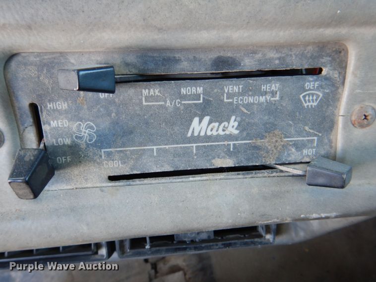 image for item DS8038 1995 Mack RD690S  dump truck