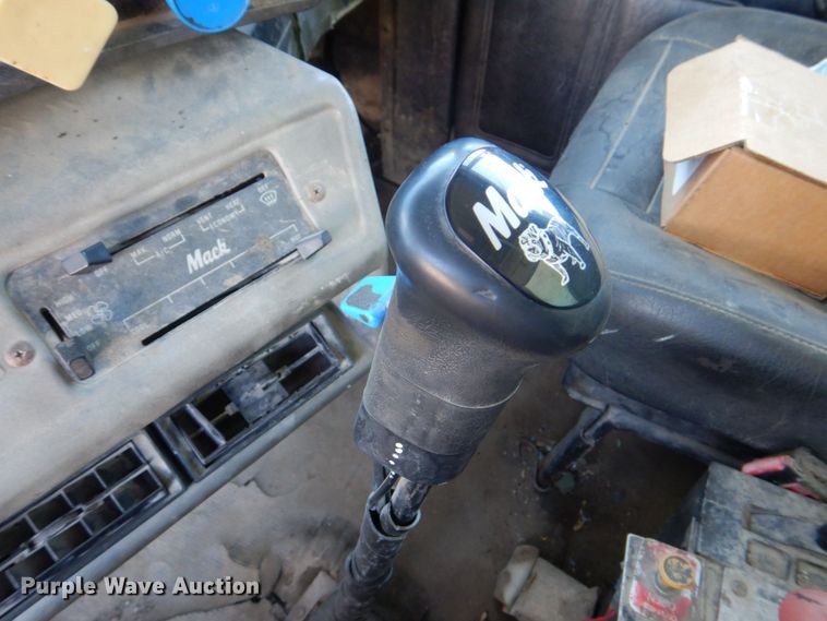 image for item DS8038 1995 Mack RD690S  dump truck