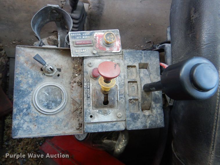 image for item DS8038 1995 Mack RD690S  dump truck