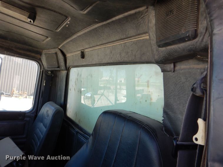 image for item DS8038 1995 Mack RD690S  dump truck