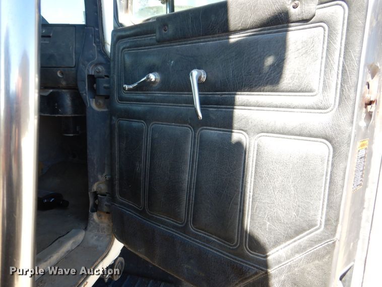 image for item DS8038 1995 Mack RD690S  dump truck