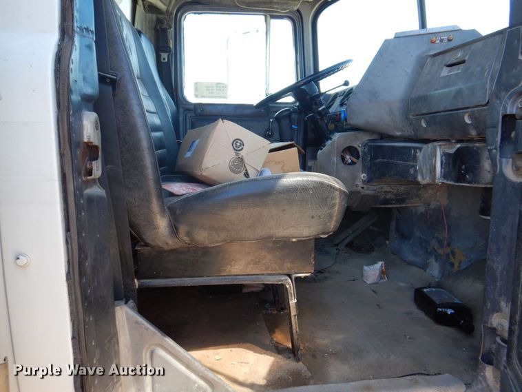 image for item DS8038 1995 Mack RD690S  dump truck