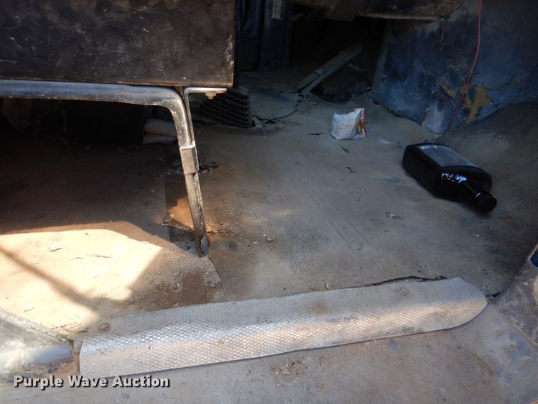 image for item DS8038 1995 Mack RD690S  dump truck