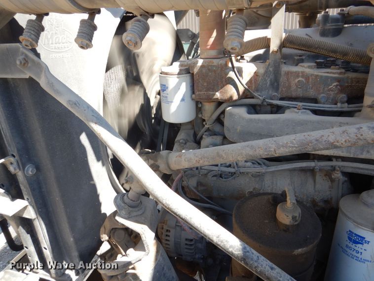 image for item DS8038 1995 Mack RD690S  dump truck